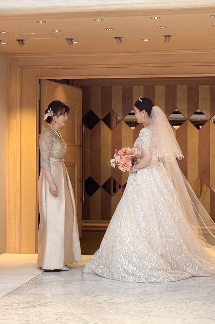 実際の結婚式 母親 フォーマルドレスL101ベージュ